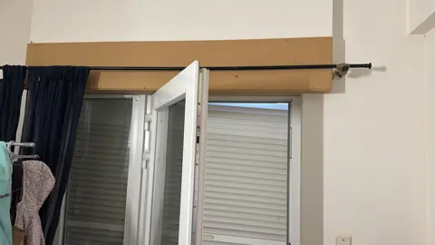 Volet roulant devant une porte-fenêtre